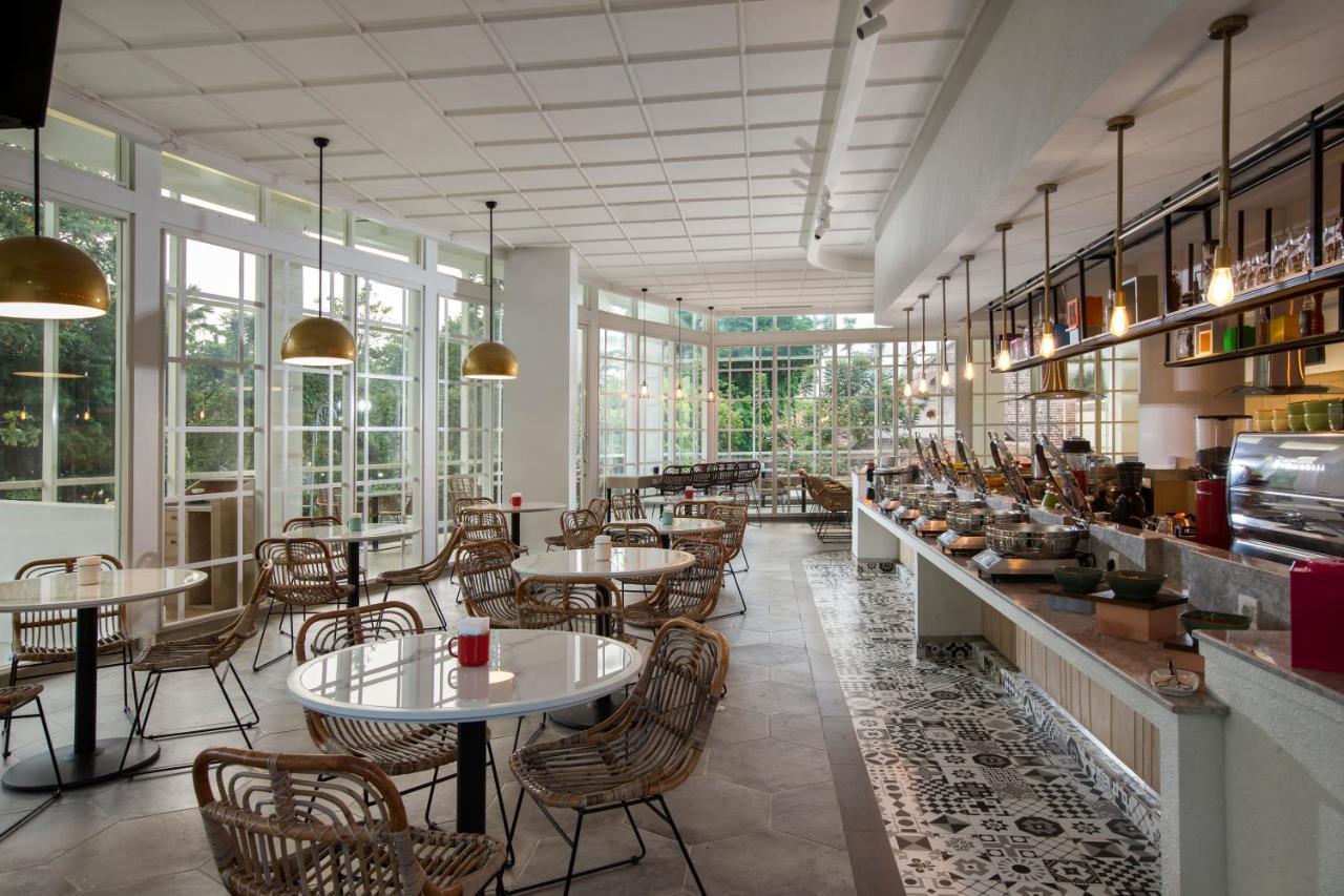 Kampi Hotel Tunjungan - Surabaya Exterior photo