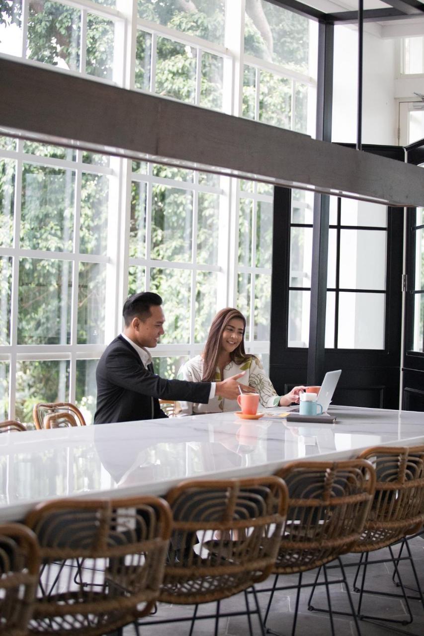 Kampi Hotel Tunjungan - Surabaya Exterior photo